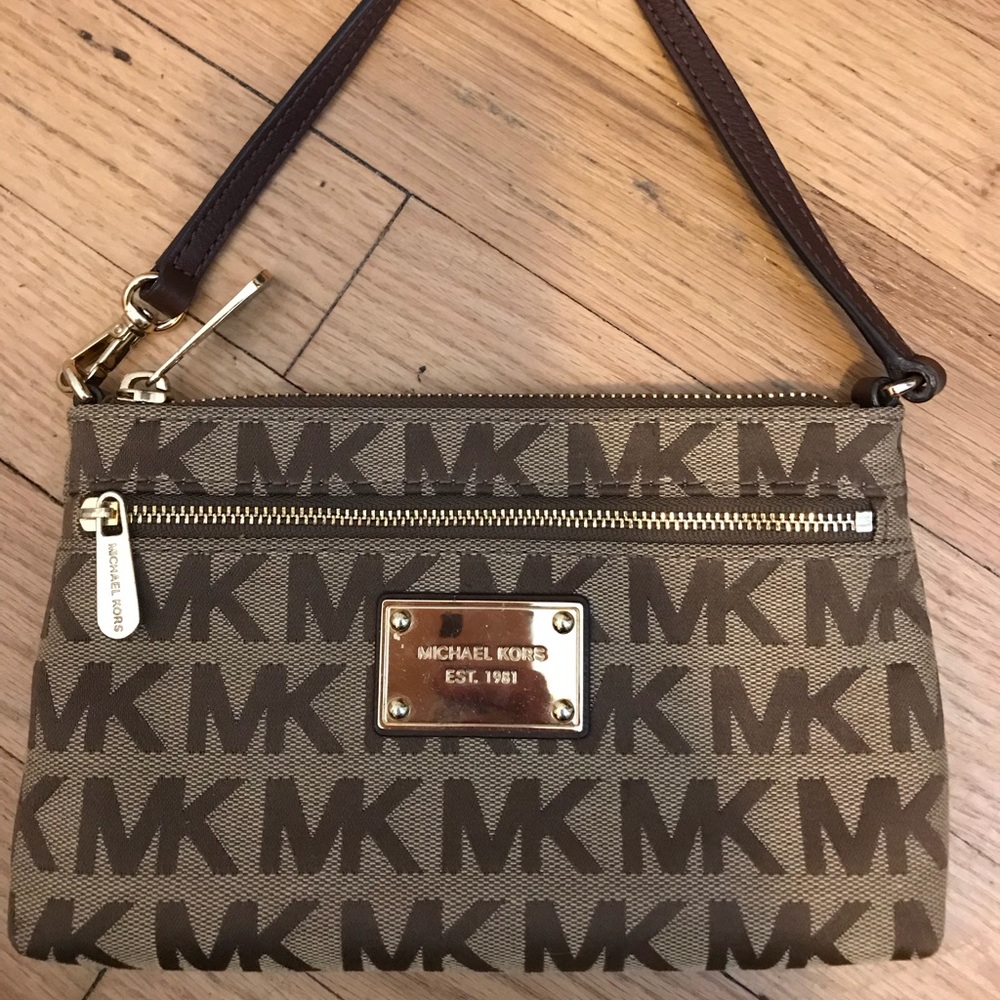 Mk Signature Jet Set Large Wristlet